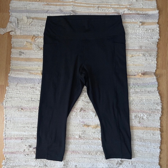 EUC Yogalicious Black Lux Tribeca Crop Tight / Leggings Size 2X - Picture 4 of 9